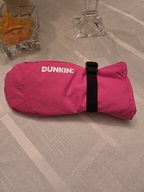Dunkin Donuts 2026 Viral Pink Iced Coffee Mitten Glove Limited Edition Sold Out